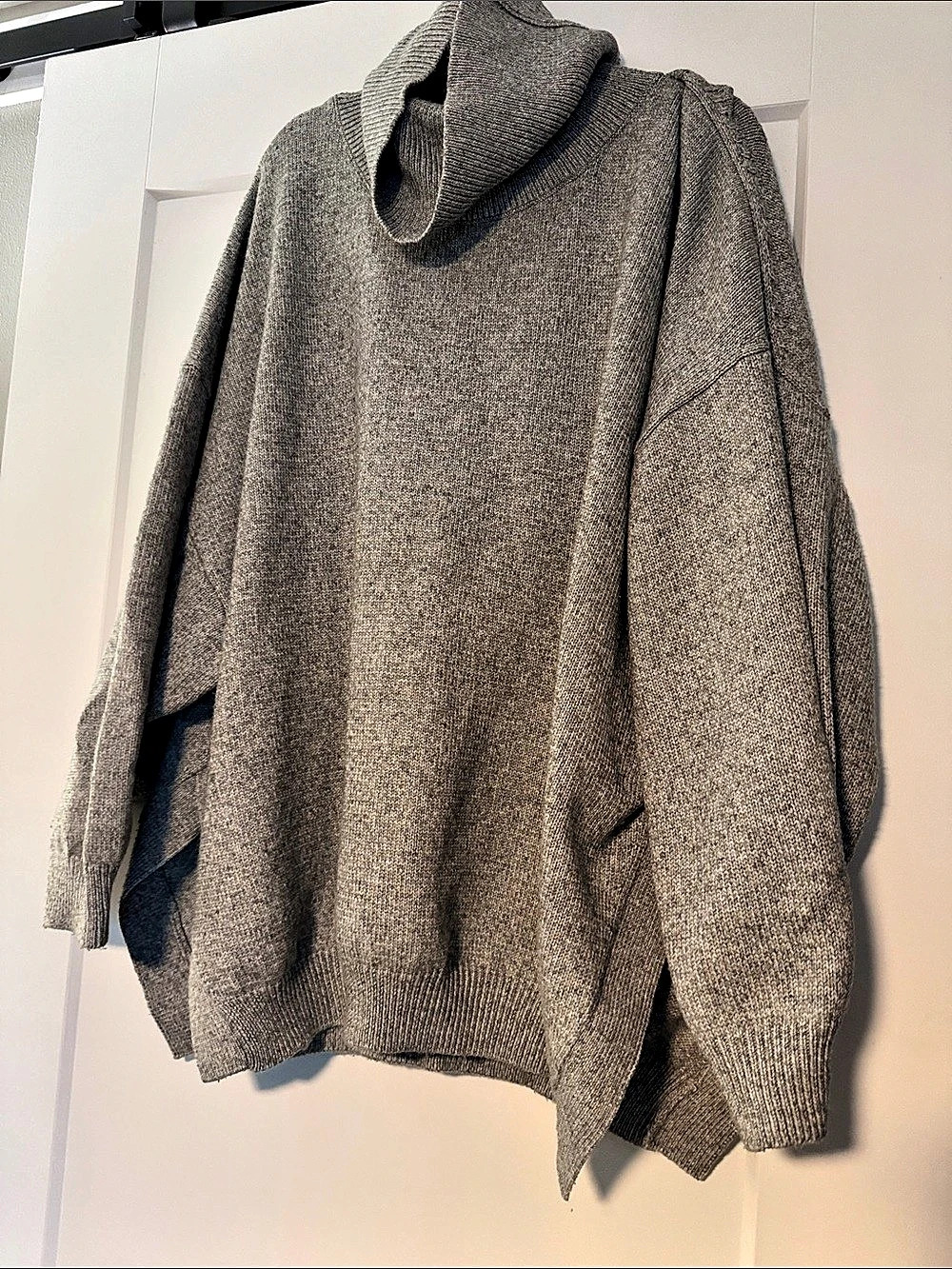 H&M Gray Cowl Neck Sweater Size 4XL Like New